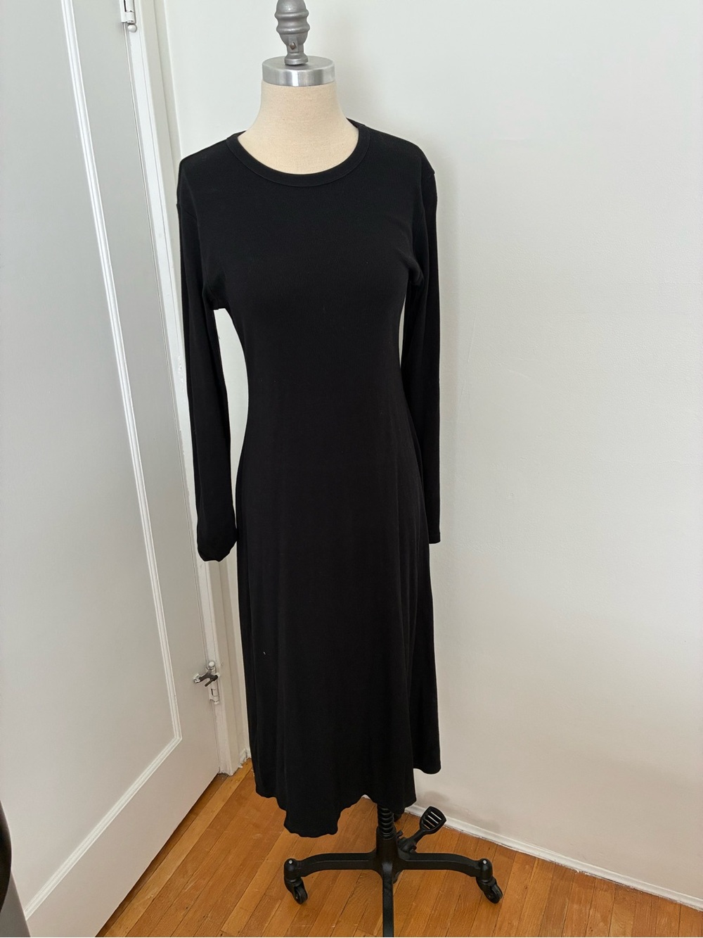 Uniqlo Black Long-Sleeve Midi Dress